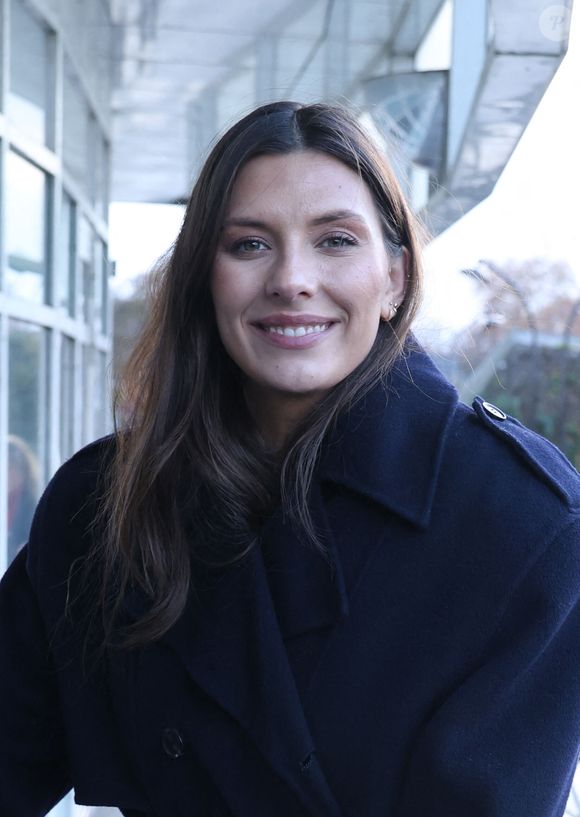 Camille Cerf (Miss France 2015) - Célébrités se rendent aux studios de Europe 1 à Paris le 19 Novembre 2025. Photo par Agence / Bestimage