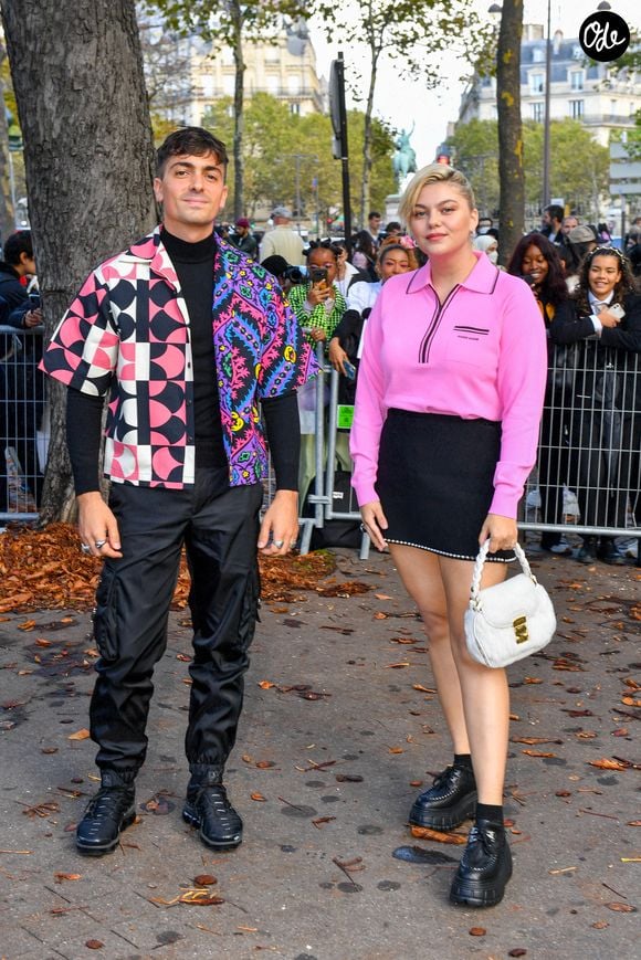 Louane Emera et Florian Rossi arrivent au défilé de mode Miu Miu lors de la Fashion Week printemps/été 2022 à Paris, France, le 5 octobre 2021. © Veeren Ramsamy-Christophe Clovis/Bestimage