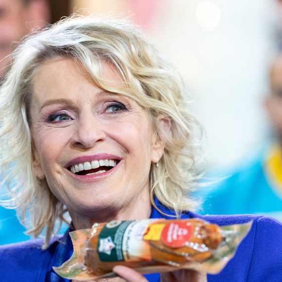 Les rumeurs ont même poussé le maire de son village a téléphoné à un maire voisin

Sophie Davant tient dans ses mains des saucisses de Morteau lors du Téléthon 2024, à Saint Denis, près de Paris, France, le 30 novembre 2024. Photo par Alexis Jumeau/ABACAPRESS.COM