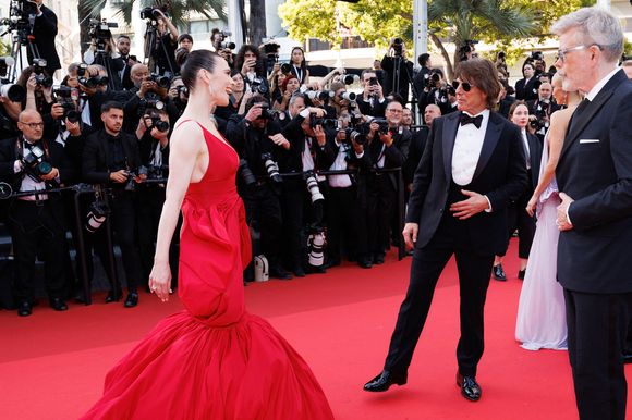 Hayley Atwell, Tom Cruise, Christopher McQuarrie - Montée des marches du film « Mission Impossible : The Final Reckoning » lors du 78ème Festival International du Film de Cannes, au Palais des Festivals à Cannes. Le 14 mai 2025
© Jacovides-Moreau / Bestimage
