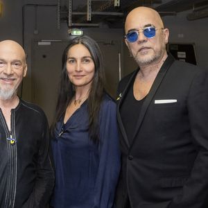 Exclusif - Florent Pagny et sa femme Azucena, Pascal Obispo  - Backstage de l'émission spéciale "Unis pour l'Ukraine" à la Maison de la Radio et de la Musique, diffusée en direct sur France 2 et présentée par Nagui et Leïla.Kaddour à Paris le 8 mars 2022© Cyril Moreau / Jack Tribeca / Bestimage
