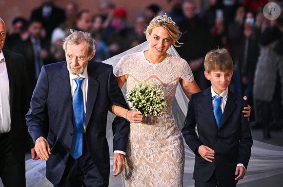 Toutes les belles-filles de la reine Anne-Marie de Grèce ont porté ce précieux bijou lors de leur mariage. 

Le 7 février 2025, Athènes, Chrysi Vardinogiannis arrive avec son père à son mariage avec le Prince Nikolaos de Grèce à Athènes. Photo by Stefanos Kyriazis/ZUMA Press Wire/ABACAPRESS.COM