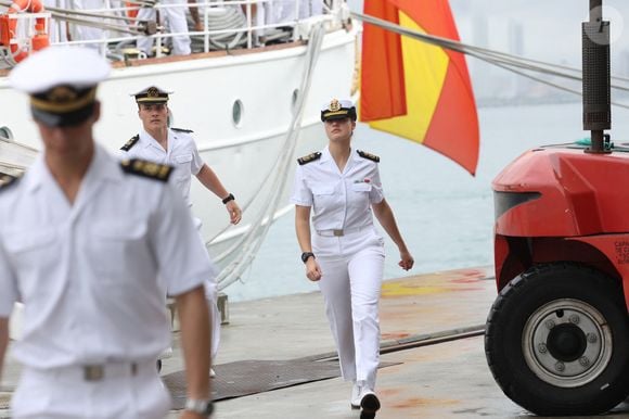 La reine Letizia et la princesse Leonor d'Espagne se sont retrouvées après 4 mois lors de l'escale du navire-école Juan Sebastián de Elcano à Panama City. Casa de S.M. El Rey via Bestimage
