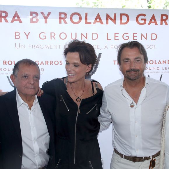 Exclusif - Muriel Robin, Édouard Nahum (Bijoutier), Anne Le Nen, Henri Leconte et sa compagne Maria Dowlatshahi -- Présentation du Collier " Terra by Roland Garros " créé par Anne Le Nen, Présidente de Ground Legend, au restaurant Laurent à Paris, France le 22 Mai 2026.

© Bertrand Rindoff/Bestimage
