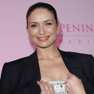 Lucie Bernardoni - Photocall du 5ème gala de charité de l'association "Les Bonnes Fées" à l'occasion de la campagne mondiale "Octobre Rose" à l'hôtel Peninsula, Paris le 3 octobre 2024. © Coadic Guirec/Bestimage