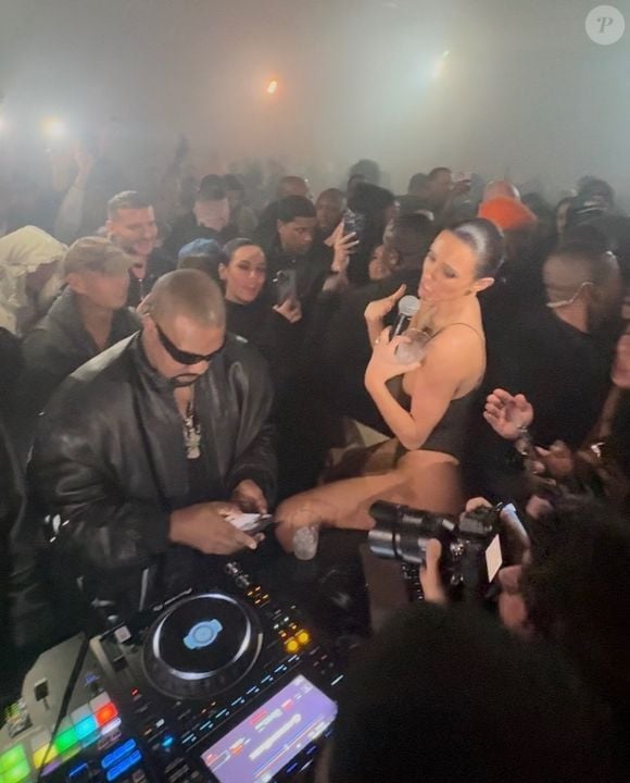 Exclusif - Bianca Censori vole la vedette lors d'une after-party des Grammys à Los Angeles, le 3 février 2025 © Backgrid USA / Bestimage