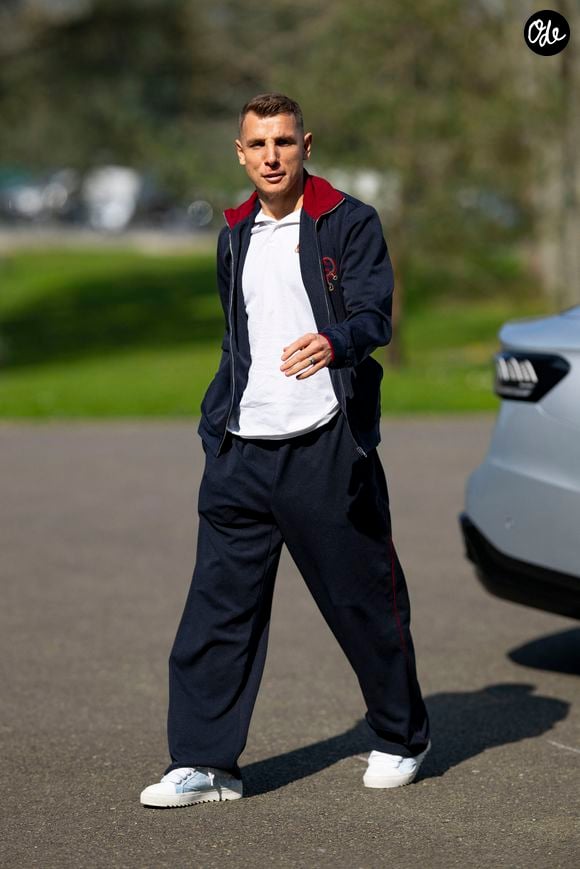 Leur fils, lui, "vit un rêve éveillé" aux côtés des stars des Bleus.

Lucas Digne - Les joueurs de l'équipe de France de football arrivent au Centre national de football de Clairefontaine-en-Yveline, France, le 23 mars 2026. Les vice-champions du monde se rendront cette semaine aux Etats-Unis, dans la banlieue de Boston, pour y disputer deux matchs amicaux en préparation de la Coupe du monde 2026. D’abord contre le Brésil jeudi (21h) puis la Colombie dimanche (21h). © Pierre Perusseau/Bestimage