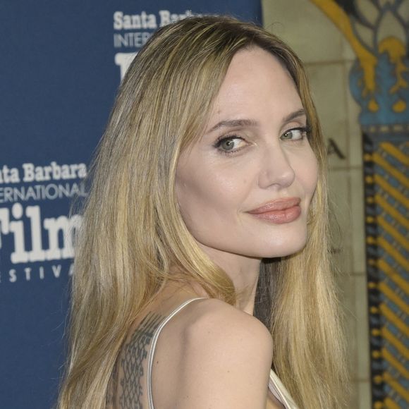 Angelina Jolie au 46e Santa Barbara International Film Festival dont le Matlin Modern Master Award lui rendait hommage au Théâtre Arlington.  

Photo : Photo Press Service / BESTIMAGE