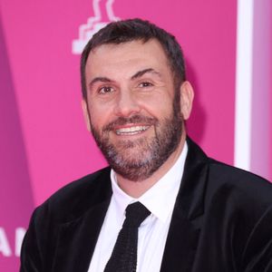 Plus qu’une série, "Camping Paradis" a vu son succès dépasser le petit écran pour s’imposer dans la vie réelle. 

Laurent Ournac - Soirée d'ouverture de "CanneSeries" à Cannes © Denis Guignebourg/Bestimage