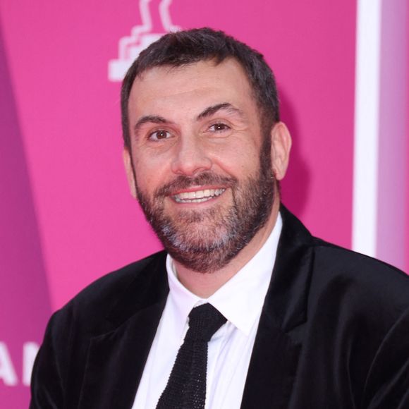 Plus qu’une série, "Camping Paradis" a vu son succès dépasser le petit écran pour s’imposer dans la vie réelle. 

Laurent Ournac - Soirée d'ouverture de "CanneSeries" à Cannes © Denis Guignebourg/Bestimage