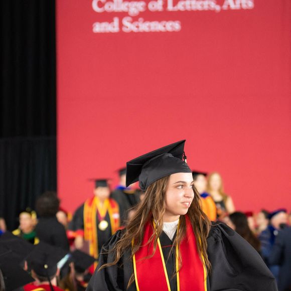 Le roi Abdallah II et la reine Rania, la princesse Iman et M. Jameel Thermiotis avec la princesse Salma lors de sa remise de diplôme à l'Université de Californie du Sud Los Angeles,12 mai 2023 Photo : Cour royale hachémite / Albert Nieboer / dpa/ABACAPRESSS.COM Point de Vue OUT