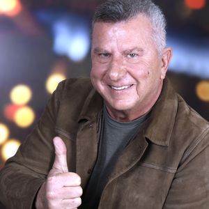 “Il y a 15 ans, on m’aurait annoncé ce cancer, je savais que j’avais des bonnes chances de ne pas être devant vous ce soir”, poursuit Pascal Bataille 

Exclusif - Portrait de Pascal Bataille à Paris, le 11 décembre 2024.
© Cédric Perrin/Bestimage