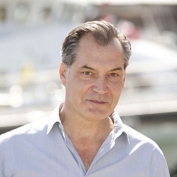 L'occasion alors d'apprendre que Samuel Labarthe a élevé son fils seul.

Samuel Labarthe au photocall de "Les Petits Meurtres d'Agatha Christie" lors de la 19ème édition du Festival de la Fiction TV de la Rochelle, le 14 septembre 2017. © Christophe Aubert/Bestimage