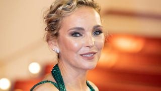 Claire Keim : Avec sa fille Uhaina (17 ans) dont le père est Bixente Lizarazu, elle a des "discussions assez superficielles" dans un domaine