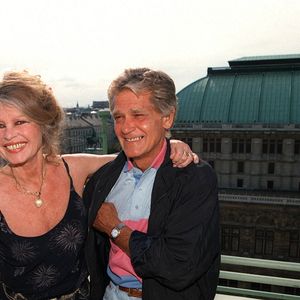 Archives - Brigitte Bardot, avec son mari Bernard d'Ormale, est à Vienne pour manifester contre Hermann Nitsch le 31 juillet 1998.
© Action Press / Bestimage