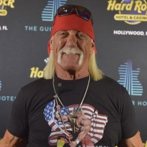 Il est mort des suites d’un arrêt cardiaque, comme l’a révélé "TMZ Sports".

Rétro - Décès de Hulk Hogan star du catch - Hollywood, FL  - WWE Hall of Fame Wrestler Hulk Hogan attends the Launch of his 'Real American Beer' at The Guitar Hotel at Seminole Hard Rock Hotel & Casino Hollywood, Florida.



Backgrid USA / Bestimage