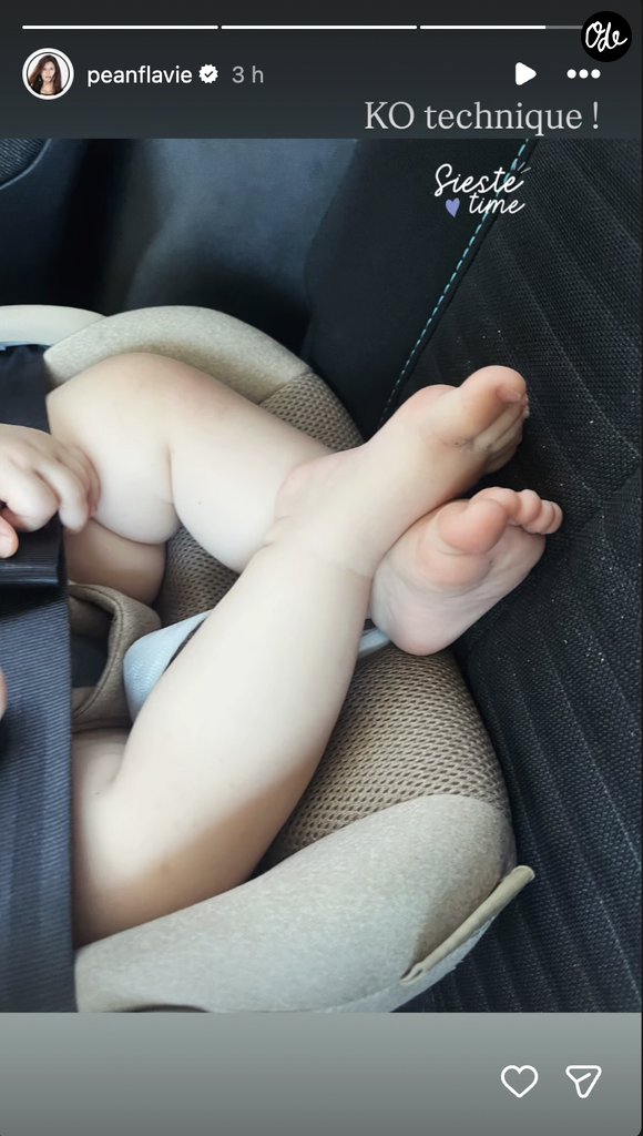 La comédienne a ensuite publié un cliché des pieds de son bébé dans son siège auto, accompagné de la légende "KO technique".

Capture du compte Instagram de Flavie Péan, le 9 juillet 2026.