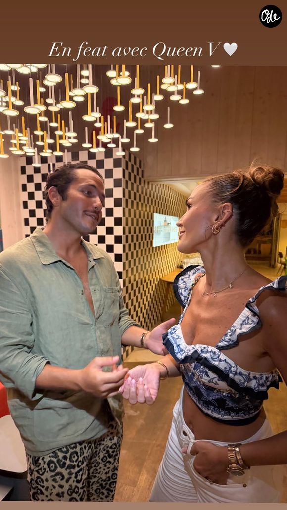 Le couple s’est rendu au "Marais Plage", un restaurant en bord de mer situé à Hyères.

Florence Foresti, Vitaa et Alexandre Kominek se sont retrouvés le temps d'une soirée. Capture d'écran Instagram