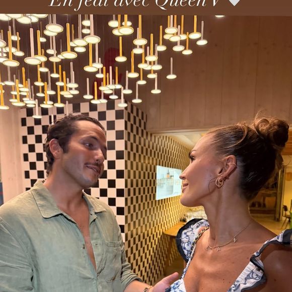 Le couple s’est rendu au "Marais Plage", un restaurant en bord de mer situé à Hyères.

Florence Foresti, Vitaa et Alexandre Kominek se sont retrouvés le temps d'une soirée. Capture d'écran Instagram