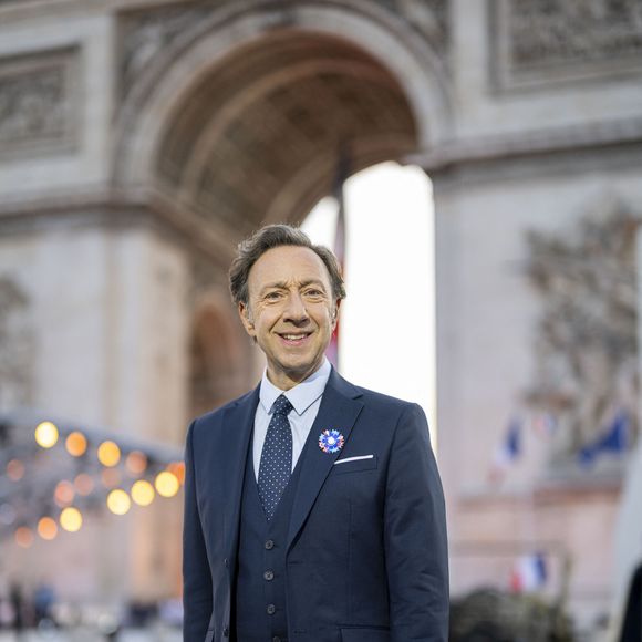 Exclusif - Stéphane Bern - Emission "Le concert pour la paix" sur les Champs-Elysées à Paris, retransmis en direct sur France 2, le 8 mai 2025. © Christophe Clovis - Pierre Perusseau / Bestimage