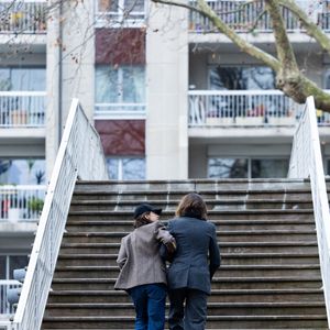 Lou Doillon et Charlotte Gaisnbourg - Inauguration de la passerelle Jane Birkin devant les 41-43 quai de Valmy à Paris le 13 décembre 2025. © Cyril Moreau / Bestimage