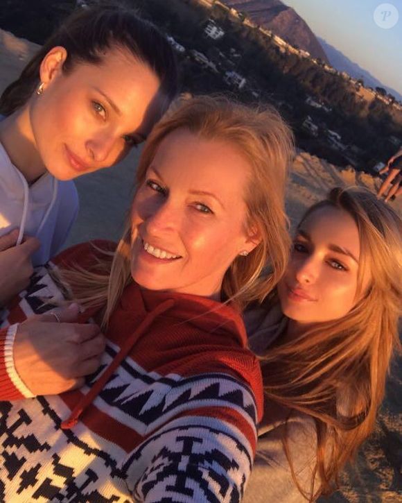 Estelle Lefébure et ses filles Ilona et Emma Smet
