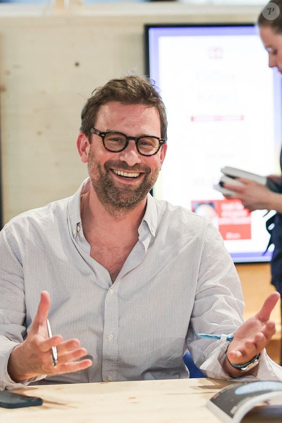 Nicolas Mathieu signe son livre au Festival du livre de Paris, au Grand Palais éphémère, le 13 avril 2024. Photo par Thibaud Moritz/ABACAPRESS.COM