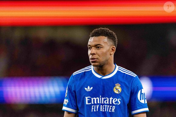La propriété appartenait auparavant à Gareth Bale et aurait coûté environ 11 millions d’euros.

Kylian Mbappe vu pendant le match de barrage de la Ligue des Champions entre le SL Benfica et le Real Madrid CF Maciej Rogowski/Ball Raw Images Lisbon Estadio da Luz Portugal. 
Imago/PsnewZ/Bestimage