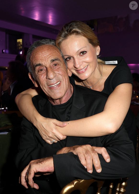 Exclusif - Thierry Ardisson et sa femme Audrey Crespo-Mara - Le professeur S.Lyonnet, président de l'Institut des maladies génétiques, et le galériste K. Mennour ont organisé la 4ème édition de la soirée "Heroes for Imagine", une grande vente aux enchères d’oeuvres d'art, animée par G.Elmaleh et dirigée par Christie's, à l'institut Imagine, 24 boulevard du Montparnasse dans le 15ème arrondissement de Paris, France, le 12 septembre 2022.  © Dominique Jacovides/Bestimage