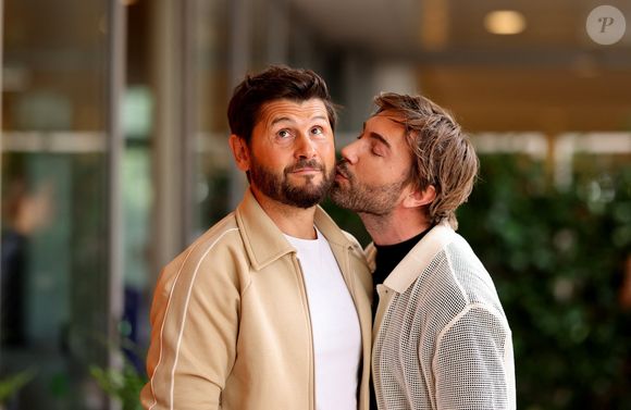 Désormais sorti d'affaire, un rebondissement vient d'être annoncé dans l'affaire :

Christophe Beaugrand et son mari Ghislain Beaugrand-Gerin au village lors des Internationaux de France de Tennis de Roland Garros 2025, à Paris, France, le 2 Juin 2025. © Jacovides-Moreau/Bestimage