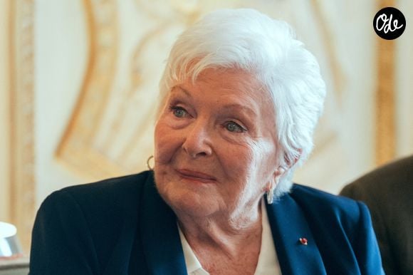 Portrait en gros plan de Line Renaud lors de la réception au Ministère de la Culture, Line Renaud a remis au Ministre la lettre par laquelle elle faisait don de ses archives à l'Etat. Certaines pièces ont été exposées dans des vitrines pour l'occasion à Paris, France, le 12 mai 2025. Photo par Alexis Jumeau/ABACAPRESS.COM
