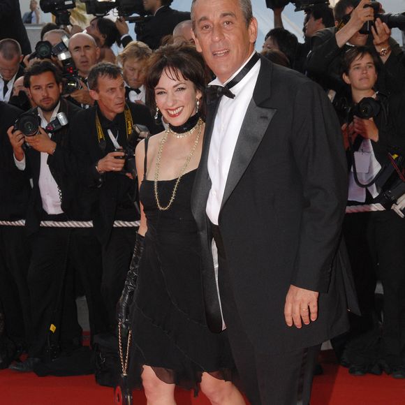 De son côté, Thierry Ardisson était installé à Paris pour des raisons professionnelles.

Thierry Ardisson et son épouse arrivent à la cérémonie de clôture du 60e Festival international du film de Cannes et à la projection de gala du film du réalisateur canadien Denys Arcand ""L'Age des Tenebres"" (L'Age de l'Ignorance) au Palais des Festivals à Cannes, dans le sud de la France, le 27 mai 2007. Photo by Hahn-Nebinger-Orban/ABACAPRESS.COM