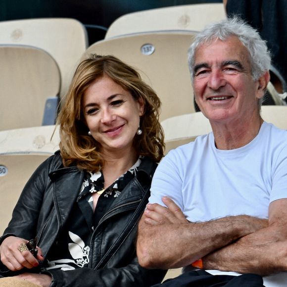 Raymond Domenech et sa nouvelle compagne à Roland Garros le 03 juin 2025 à Paris, France. Photo par ABACAPRESS.COM