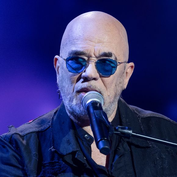 Pascal Obispo pour les surprises lors de l'enregistrement de l'émission "La Boîte à secrets", dans les studios du Lendit à Saint-Denis, France, le 1er décembre 2025.

© Cyril Moreau/Bestimage