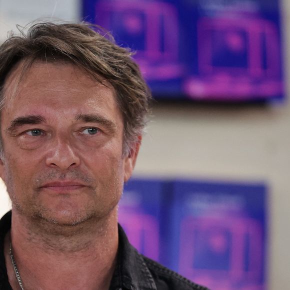 David Hallyday signe son livre au Festival du livre de Paris, au Grand Palais éphémère, le 14 avril 2024. Photo par Thibaud MORITZ/ABACAPRESS.COM