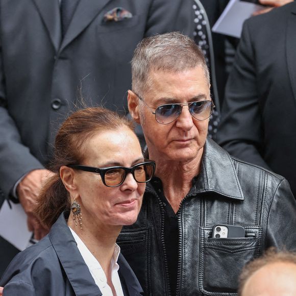 Carole Bouquet, Etienne Daho lors des obsèques à l'église Saint Roch à Paris, France le 24 juillet 2023, de la chanteuse et actrice d'origine britannique Jane Birkin, décédée le 16 juillet 2023 à Paris à l'âge de 76 ans. Photo Nasser Berzane/ABACAPRESS.COM