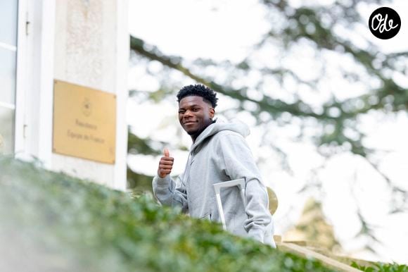 Aurélien Tchouaméni arrive au Centre national de football de Clairefontaine-en-Yveline, France, le 23 mars 2026.

© Pierre Perusseau/Bestimage