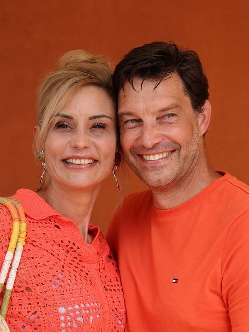 Élodie Gossuin et Bertrand Lacherie renouvellent leurs vœux sur l'une des plus belles plages de la côte landaise