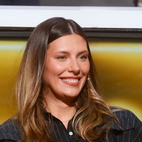 Elle poursuit : "Moi ce genre d'injustice comme ça parce qu'on est une femme je peux plus, il faut savoir que ma tenue, on ne voit pas du tout mes fesses"

Exclusif - Camille Cerf - Enregistrement de l'émission "100% Logique", présentée par C.Féraud et diffusée le 12 octobre sur France 2 © Christophe Clovis / Bestimage 