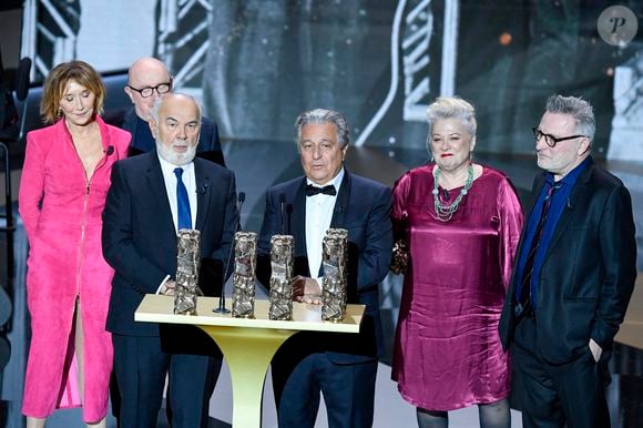 "Ce livre est une forme idéale pour dire des choses personnelles avec le recul qu’on a aujourd’hui".

Un César spécial pour la troupe du Splendid, Josiane Balasko, Michel Blanc, Thierry Lhermitte, Marie-Anne Chazel, Gérard Jugnot, Christian Clavier, Bruno Moynot sur scène lors de la 46ème cérémonie des César à l'Olympia à Paris le 12 mars 2021. ©   Pierre Villard/ Pool / Bestimage