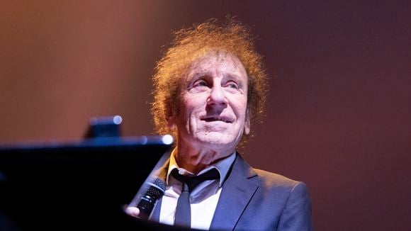 Contrairement à 91% des Français, Alain Souchon continue de se priver d'un objet pourtant très très pratique