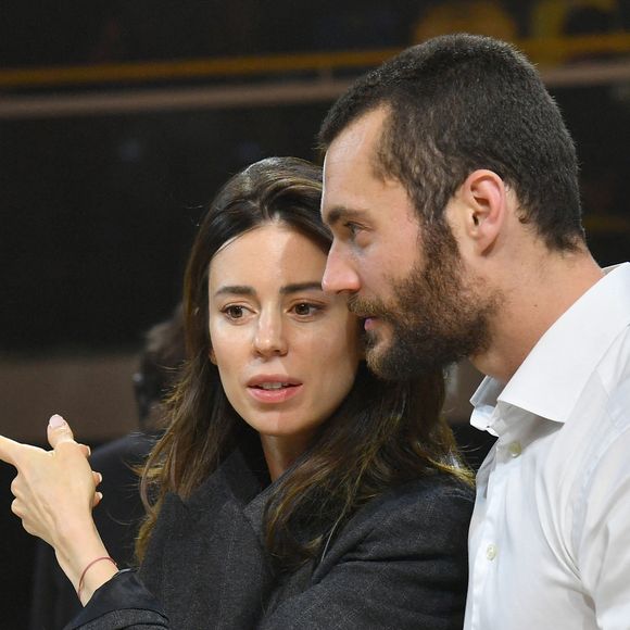 Les deux amoureux ont encouragé le sportif lors du championnat du monde de kickboxing ISKA.

Exclusif - Louis Sarkozy et sa femme Natali Husic au championnat de kickboxing à Levallois, le 21 mai 2025. 

Photo : Vereen / Bestimage