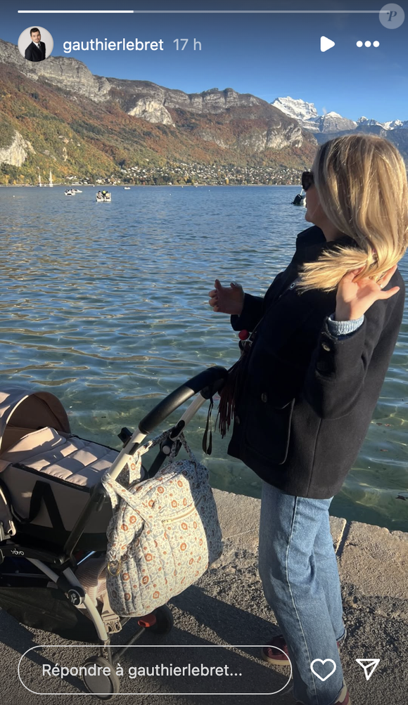 En story Instagram, le complice de Cyril Hanouna a partagé une photo de son épouse en train d'admirer le lac et ses alentours entourés de montagnes, lors d'une balade avec bébé dans sa poussette. 

Gauthier Le Bret en vacances en famille avec sa femme et leur bébé.