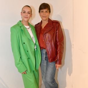 Pauline Ducruet et sa mère la princesse Stéphanie de Monaco en backstage du défilé Alter Femme Automne/Hiver 2022/2023 lors de la Fashion Week de Paris le 1er mars 2022.

© Veeren/Bestimage