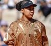 Ce jeudi, Naomi Osaka s'est qualifiée pour le troisième tour de Roland-Garros en battant la Croate Donna Vekic (7-6, 6-4).

 Naomi Osaka arrive avec une traine blanche pour son second tour aux internationaux de France de Tennis de Roland Garros, à Paris, France. © Imago/PsnewZ/Bestimage