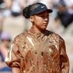 Nouveau tour, nouvelle tenue : à Roland-Garros Naomi Osaka met les bouchées doubles et arbore un look inédit qui fait encore sensation