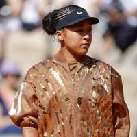 Nouveau tour, nouvelle tenue : à Roland-Garros Naomi Osaka met les bouchées doubles et arbore un look inédit qui fait encore sensation