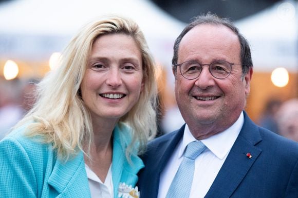 Julie Gayet et Francois Hollande assistent au concert de Zaho de Sagazan lors du 3eme Festival Soeurs Jumelles a Rochefort, France le 30 Juin, 2023. Photo by Aurore Marechal/ABACAPRESS.COM