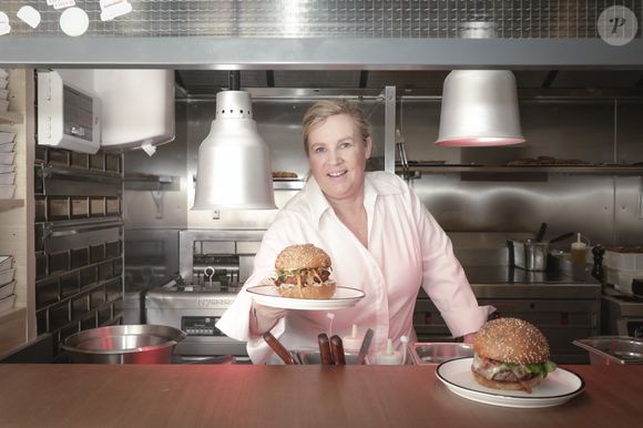 La cheffe étoilée Hélène Darroze vient d'ouvrir un nouveau restaurant bistronomique dédiée aux burgers haut de gamme "Jòia Bun" au 16 de la rue Michodière dans le 2ème arrondissement de Paris, France. © Jack Tribeca/Bestimage
