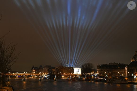 Préparatifs et essais lumière pour la cérémonie de réouverture de la Cathédrale Notre-Dame de Paris. 
Une cérémonie est prévue le 7 décembre, lors de laquelle Emmanuel Macron doit s’exprimer sur le parvis. Suivra un concert, avec des personnalités de la musique classique, mais aussi Clara Luciani, Garou et Vianney.
Le président, Emmanuel Macron, prononcera un discours sur le parvis de Notre-Dame-de-Paris en fin d’après-midi, juste avant d’assister dans la cathédrale à la cérémonie liturgique de réouverture. A l’issue de cette cérémonie, vers 21 heures, Notre-Dame sera considérée comme rouverte.

Paris le 4 décembre 2024

© Lionel Urman / Bestimage